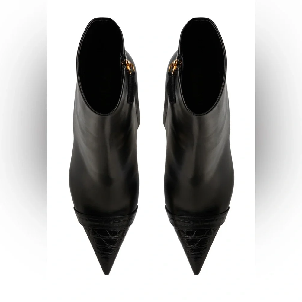 Tom Ford Black Leather Logo Embossed Ankle Boots 38.5 EU 7.5 US - Picture 6 of 7